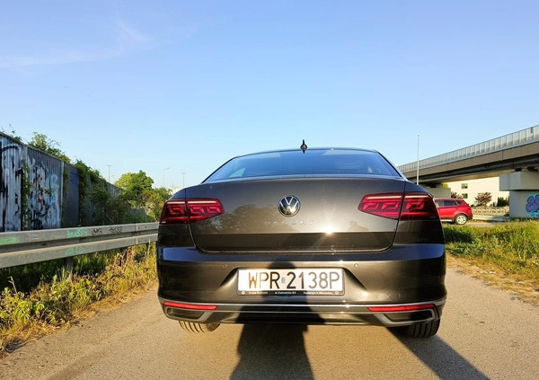 Volkswagen Passat cena 130000 przebieg: 88400, rok produkcji 2021 z Warszawa małe 742